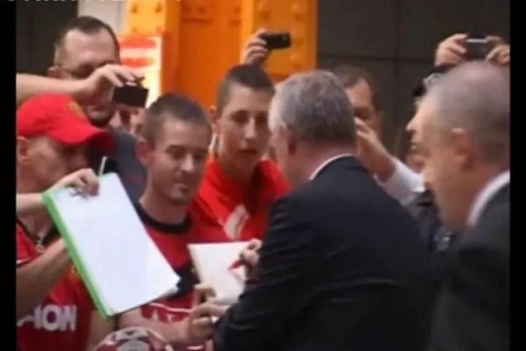 Manchester United a ajuns la Cluj. VEZI primele imagini de pe Aeroport - VIDEO