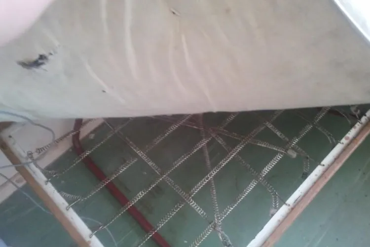 Studenții din Observator cazați mai rău ca DEȚINUȚII - FOTO