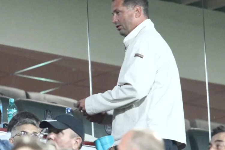 Călin Stoia, în tribună la CFR - Manchester, alături de un martor la procesul lui. Instanța i-a interzis acest LUCRU - FOTO EXCLUSIV