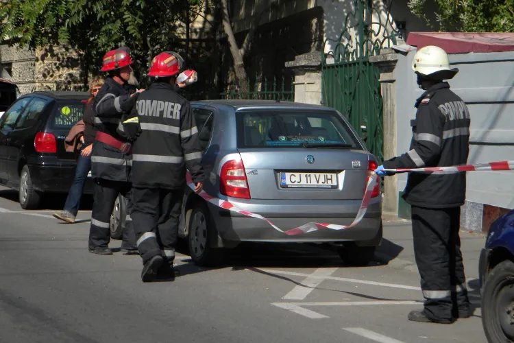 EXPLOZIE pe strada Emil Racoviță! O sobă a răbufnit, iar o bătrână a fost rănită - FOTO și VIDEO