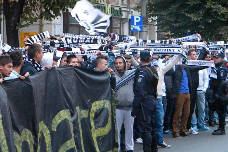 Trei suporteri U Cluj au dosare penale în urma mitingului de joi