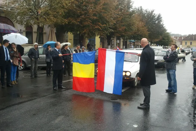 Nouă Dacii 1300 și 1310 au pornit într-un raliu caritabil de Cluj-Napoca până în Olanda - VIDEO și FOTO