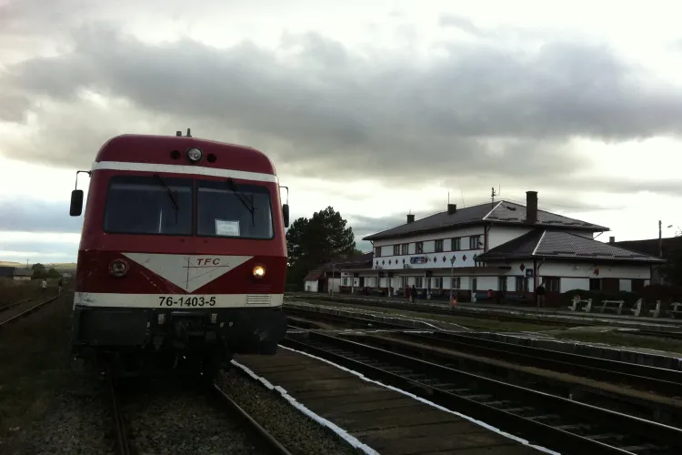 Locomotiva implicată în accidentul feroviar de la Huedin a suferit avarii minore - VIDEO