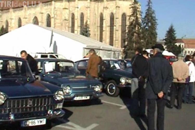 Paradă cu mașini retro în Piața Unirii FOTO-VIDEO