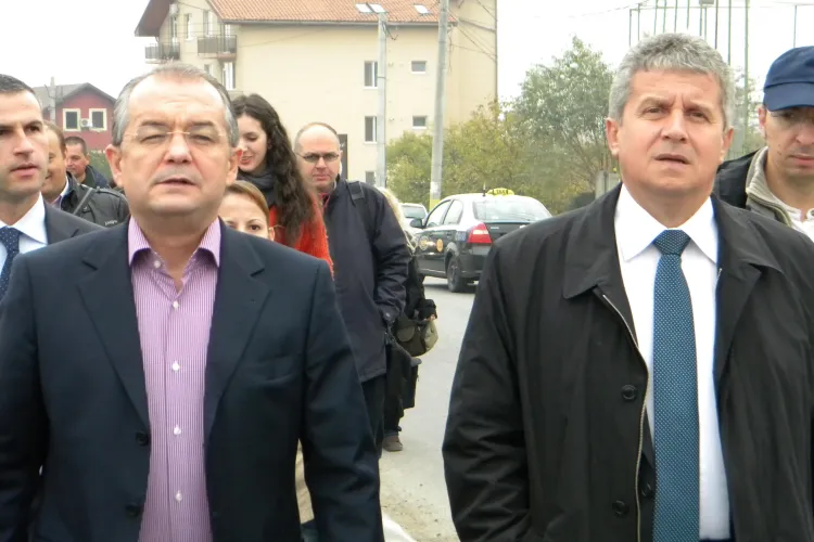 Autobuz sau microbuz pe strada Mehedinți din Mănăștur? Emil Boc susține că traficul este sufocat - VIDEO