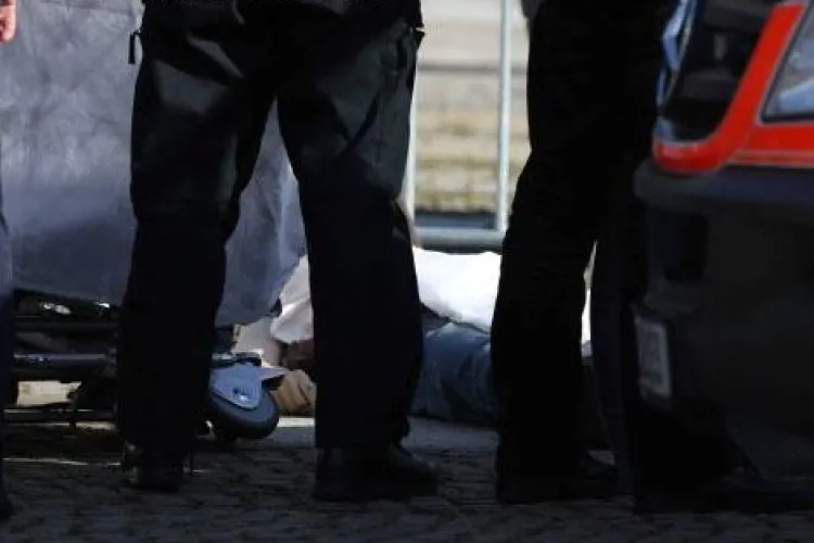 Sinucidere în faţa Camerei Deputaţilor din Germania: Un tânăr și-a dat foc după ce s-a înjunghiat în piept