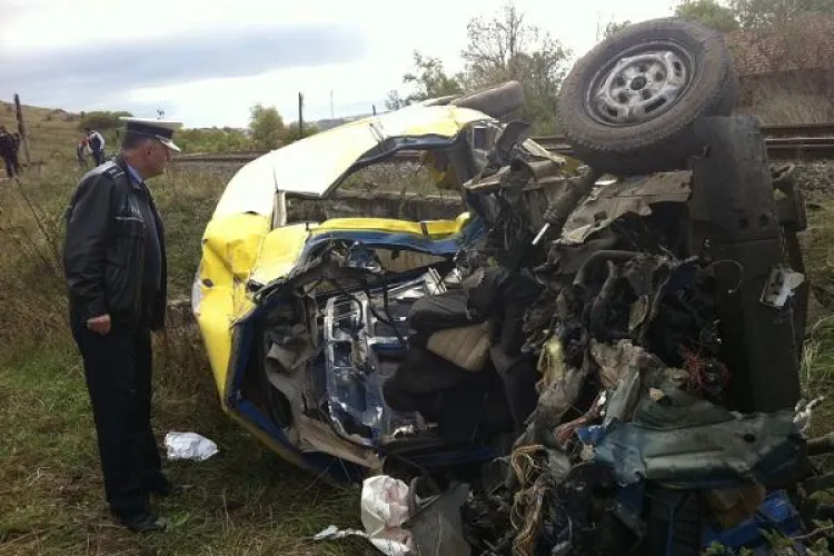 Accidentul de tren de la Huedin a scos la lumină o realitate DURĂ: Țiganii fac legea pe șosele cu mașini neînmatriculate