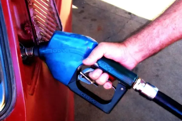 Cum a ȚEPUIT cu tânăr mai multe benzinării din Turda. A alimentat și a FUGIT