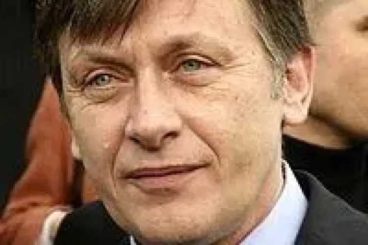Antonescu: "România nu are un preşedinte”. USL speră la demisia lui Băsescu