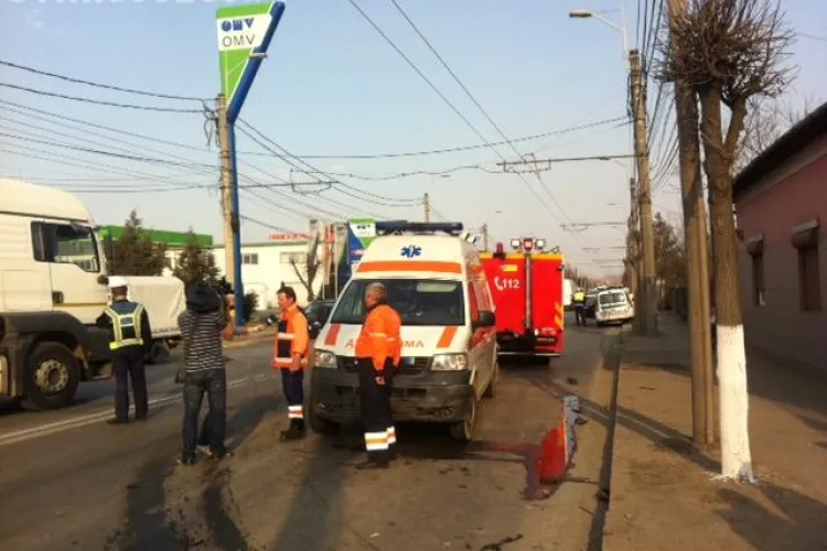 Accident pe Traian Vuia! Trei mașini s-au ciocnit