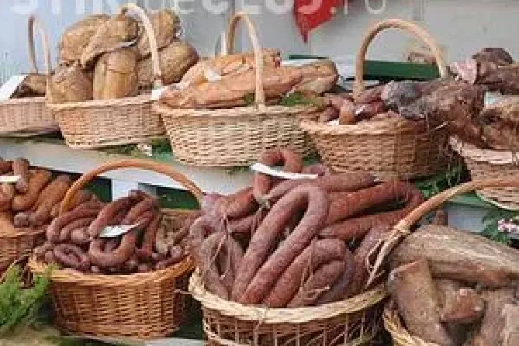 Românii vor plăti cu 15% mai mult pe carnea de porc de Crăciun