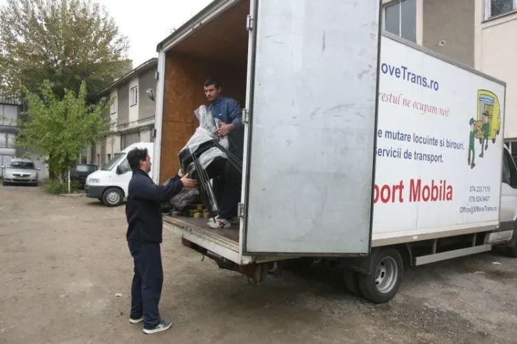 Câți clujeni au plecat la muncă în străinătate în 2012. Meseriile obținute: cărăuşi mobilă, sudori și îngrijitori animale