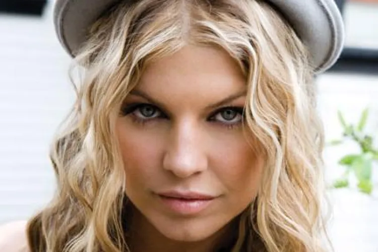 Fergie s-a costumat de Halloween. Vezi cât de sexi este vedeta FOTO