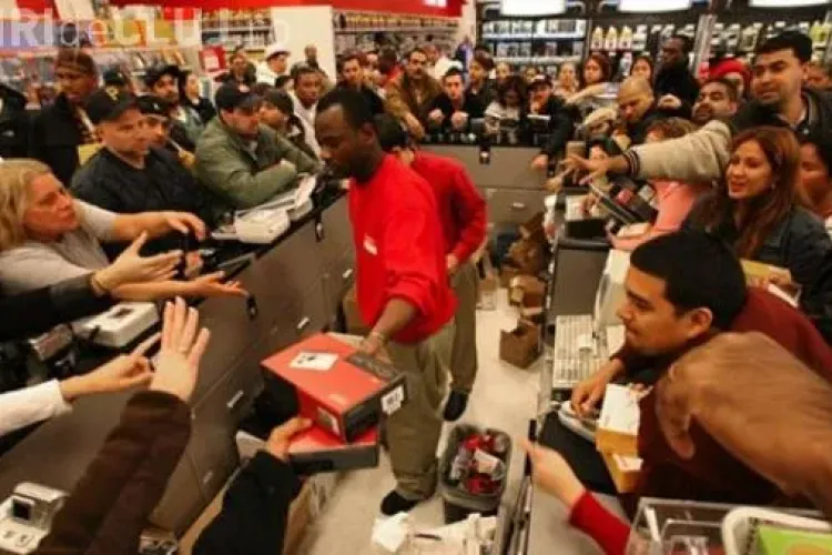 Black Friday revine în 2012 în România. Când e vinerea reducerilor mari  