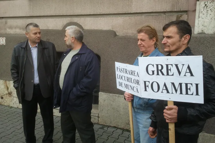 Mircia Giurgiu a întrat în GREVA FOAMEI în fața Prefecturii Cluj - VIDEO