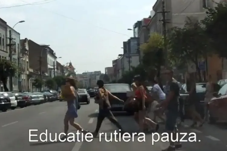 Pietonii sinucigași la Cluj-Napoca. Se aruncă zâmbind în fața mașinilor  - VIDEO