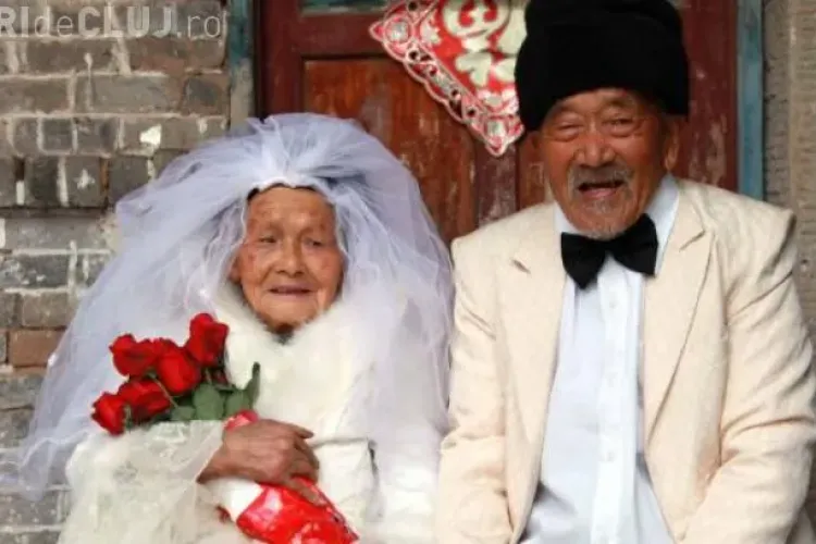 O chinezoaică de 103 ani a îmbrăcat rochia de mireasă - FOTO