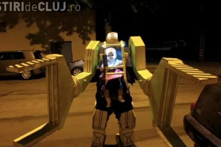 Cea mai tare costumație de Halloween. Vezi cum și-a petrecut un tată sărbătoarea cu fetița lui VIDEO