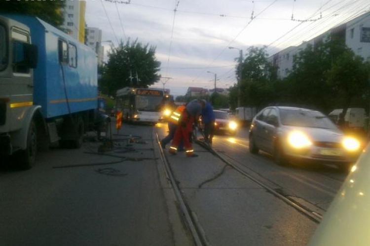 Refugiul de tramvai de lângă complexul Sirena, Mănăștur, ”demolat” de un șofer