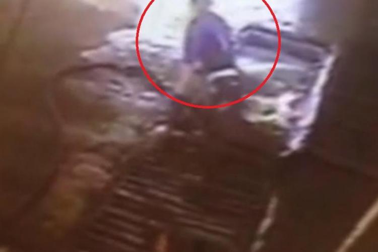 Angajatul ghinionist al unei spalatorii auto din Dej a ajuns de râsul colegilor - VIDEO