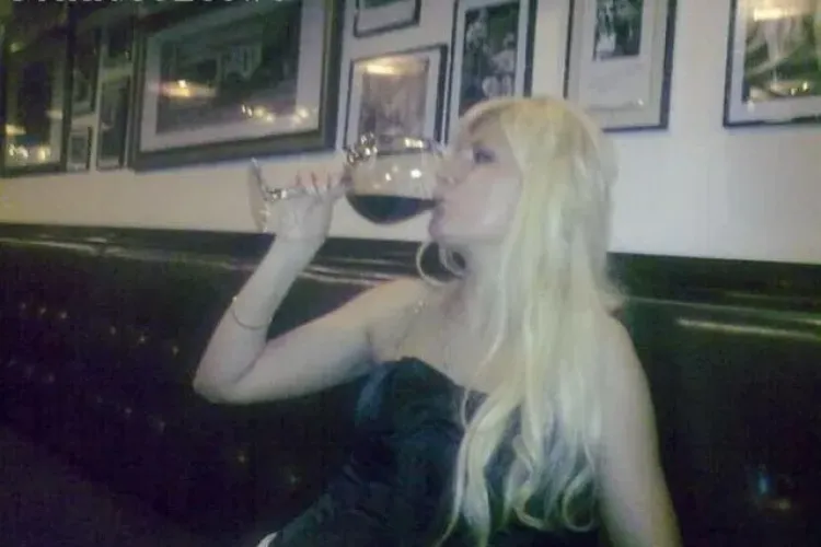 Rusia are şi ea o "Udrea". Vezi imagini INTIME cu blonda lui Putin 