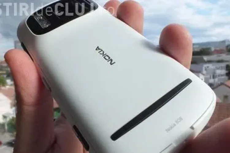 Telefonul mobil cu cameră foto de 41 de megapixeli