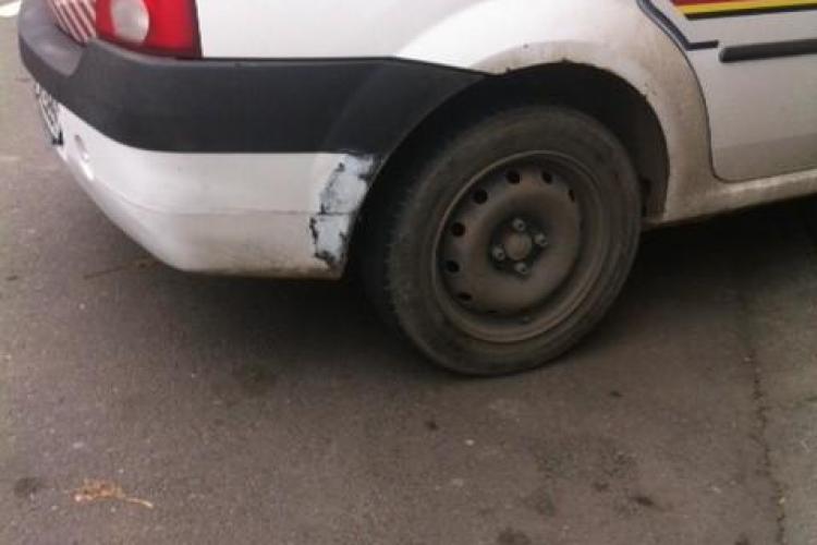 Poliția din Cluj folosește cauciucuri UZATE în ultimul hal - FOTO  