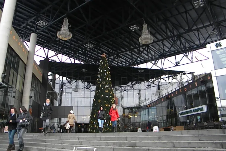 Iulius Mall se pregătește de Cărciun. Duminică, 2 decembrie, se aprind 100.000 de luminițe