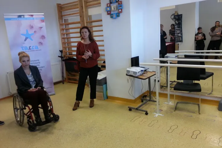 Luptătoarea din scaunul cu rotile! O clujeancă de 26 de ani a înființat un centru de recuperare medicală