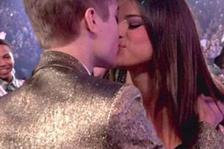 Justin Bieber s-a despărţit de Selena Gomez