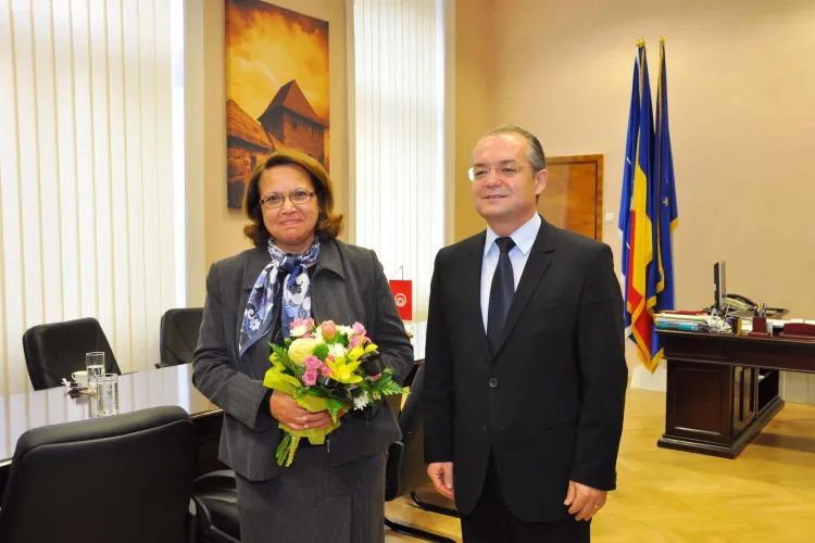 Emil Boc a discutat cu ambasadorul Tunisiei problema vizelor pentru studenții tunisieni de la UMF - VIDEO și FOTO