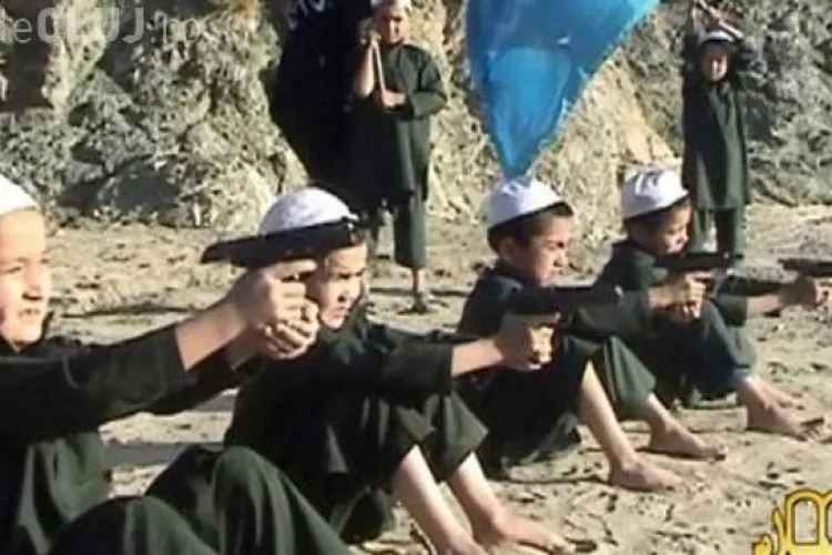 ŞOCANT! Învăţaţi să ucidă de la vârsta de 5 ani