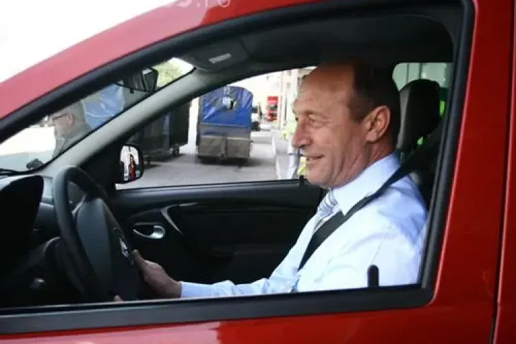 Băsescu la lansarea noilor modele DACIA. Președintele nu și-a mai cumpărat o mașină