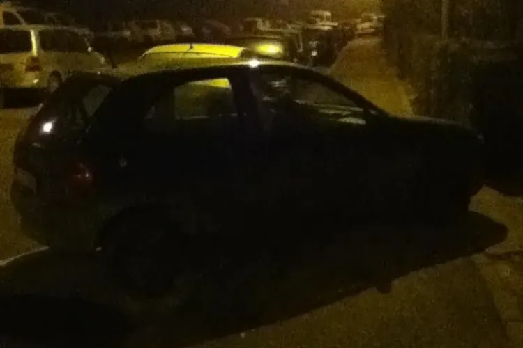 Pe Donath se parchează pe trotuar - FOTO