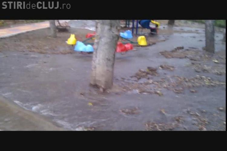 Inundație pe strada Mehedinți. O conductă de apă s-a spart - VIDEO