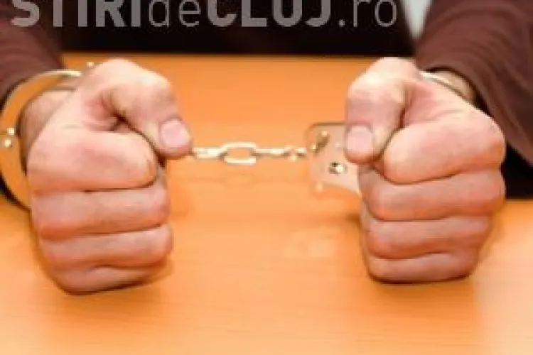 Poliţist din Turda condamnat la închisoare pentru că a bătut o persoană