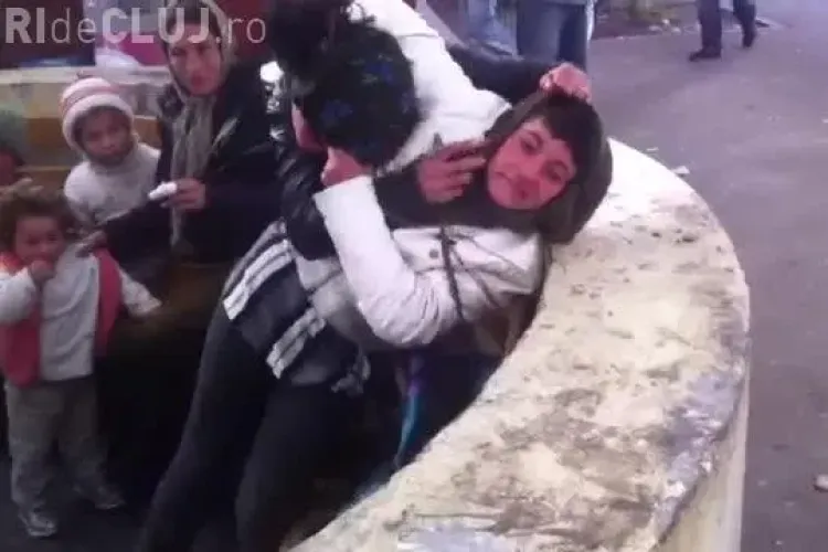 Țigăncile s-au bătut ca la ușa cortului în Piața Mărăști - FOTO și VIDEO