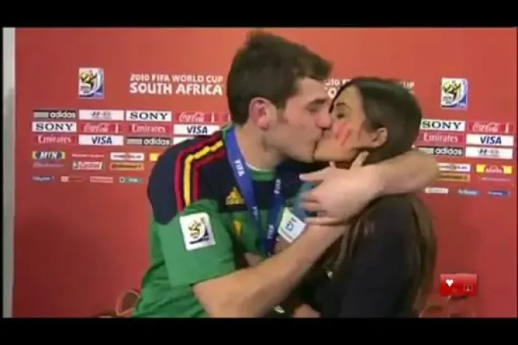Sarutul dintre Iker Casillas si Sara Carbonero costa doua milioane de euro