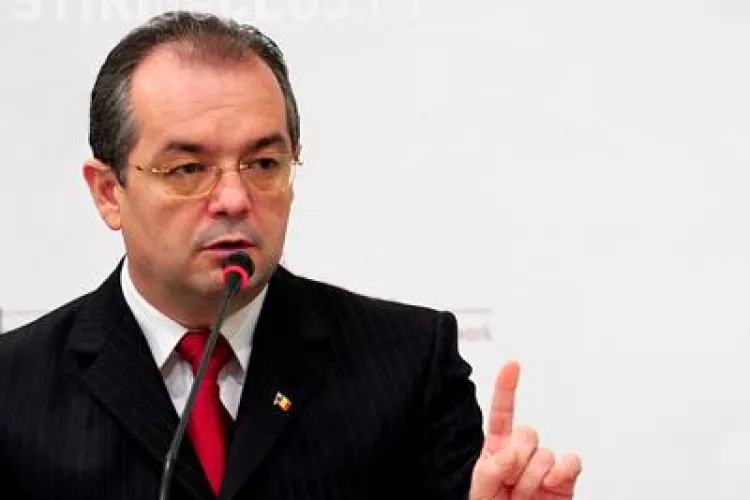 Emil Boc huiduit pe centura Capitalei: "Astia cu muschii umflati care vor numai sa fuiere, dar sa munceasca nu sunt in stare sa taca"