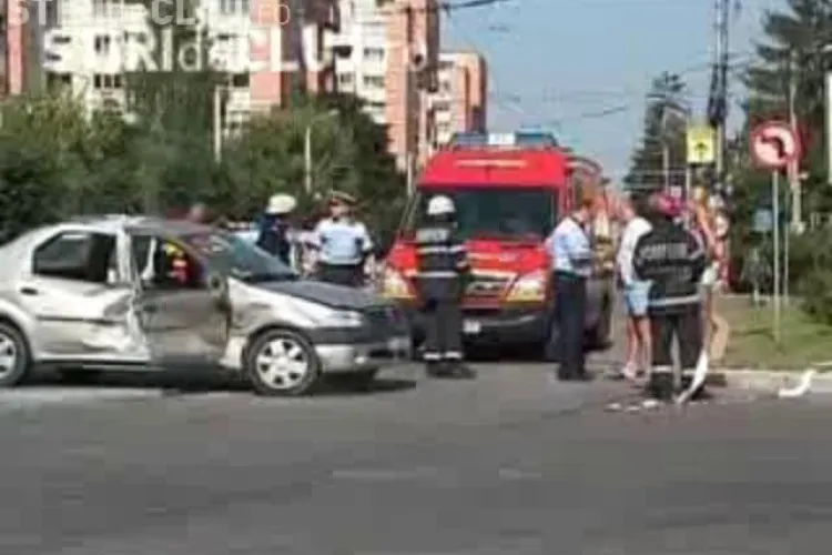 EXCLUSIV - Accident la Interservisan, in Cluj-Napoca! O masina a fost lovita de un troleibuz, iar o femeie a fost ranita! -VIDEO