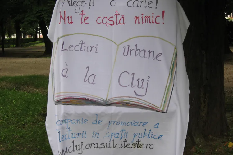 Clujenii au citit si au primit carti in Parcul Central, in cadrul proiectului Lecturi Urbane -  FOTO
