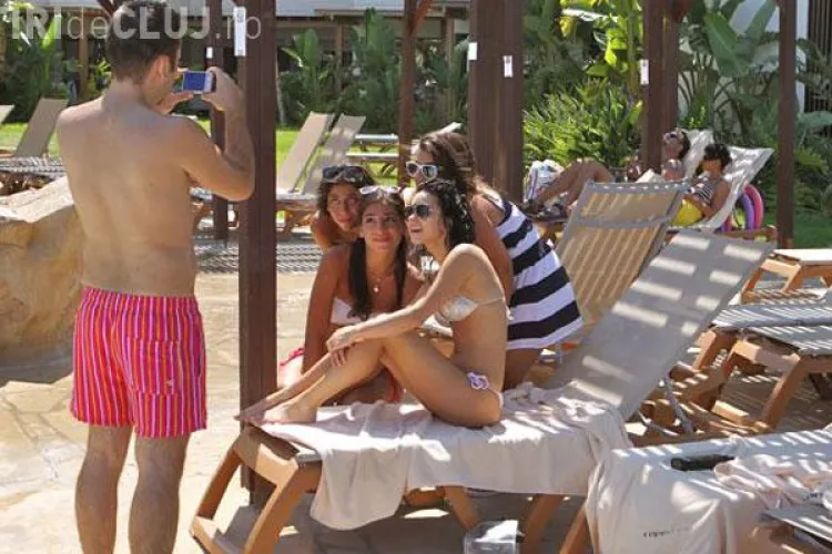 Inna, sexy pe o plaja din Cipru - Galerie FOTO