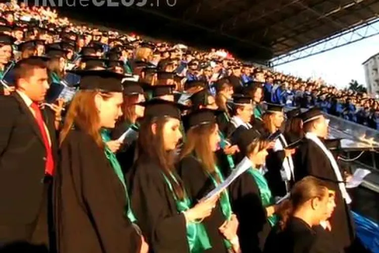 Studentii de la UMF Cluj au facut "show" la ceremonia de absolvire de pe stadionul "Dr. Constantin Radulescu" - VIDEO si FOTO