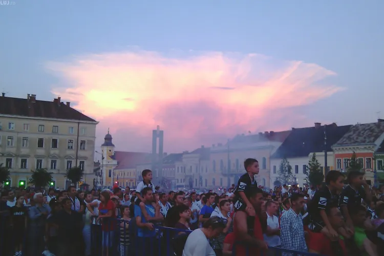 Cerul a "explodat" la prezentarea lotului de la U Cluj. Cadoul lui Florian Walter pentru suporteri a fost demiterea lui Dulca VIDEO si FOTO
