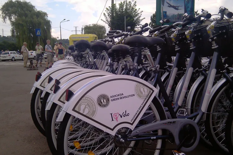 Biciletele oferite cu "imprumut" de Primarie la Sala Sporturilor nu pot fi folosite seara 