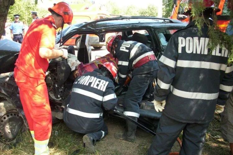 Accident grav la Rasca. Un sofer a pierdut controlul volanului si a intrat intr-o alta masina