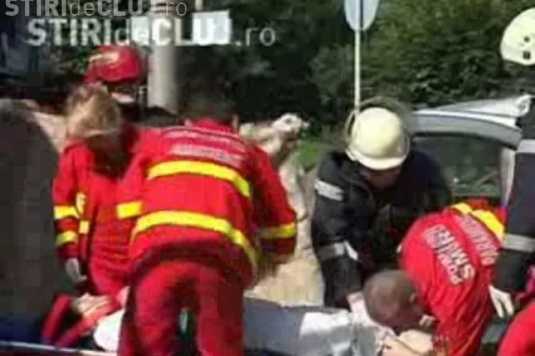 Accident pe strada Heltai Gaspar. Trei masini au fost avariate si trei persoane ranite