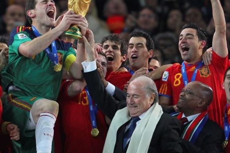Spania a ridicat trofeul Cupei Mondiale deasupra capului prin capitanul Iker Casillas. VEZI Ceremonia de premiere