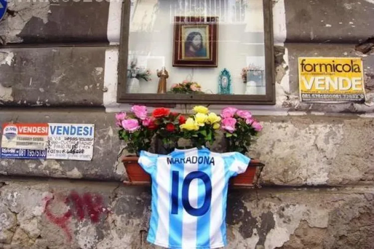 Zeul Maradona este inca divinizat la Napoli! Tot orasul tine astazi cu Argentina. VEZI Galeria FOTO