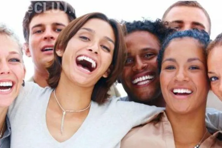 Râsul te poate menţine sănătos. Ce efecte are râsul asupra sănătăţii tale